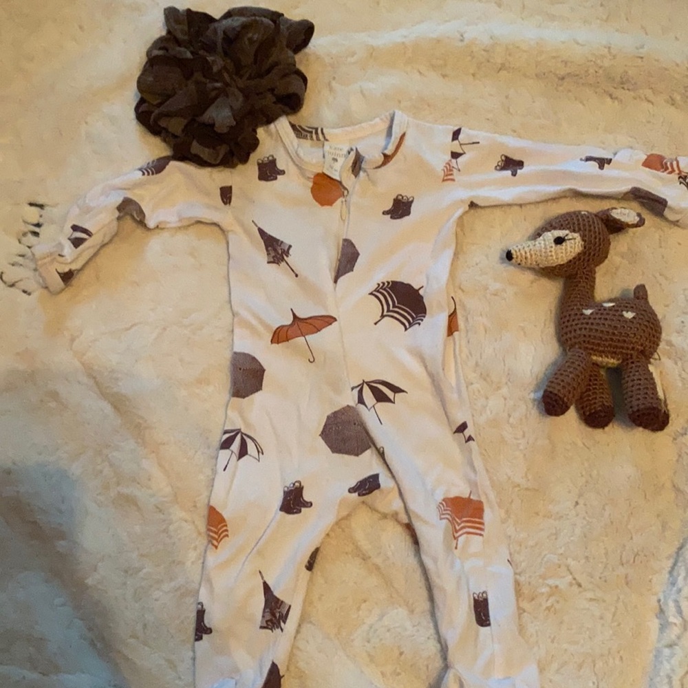 Kate Quinn umbrella footie 3-6 + bow